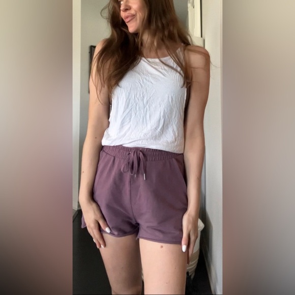 White top​ - Picture 5 of 7